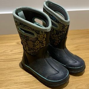Girls Bogs boots, size 13